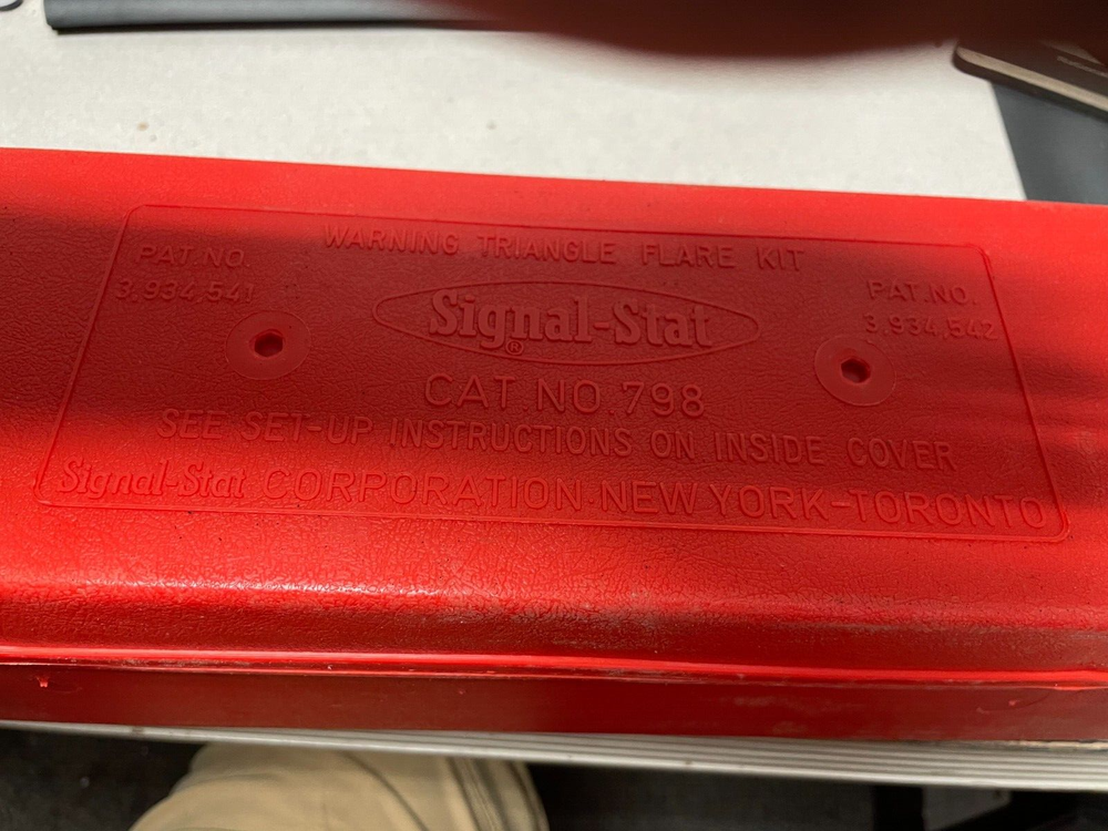 Signal Stat Warning Triangle Flare Kit #798