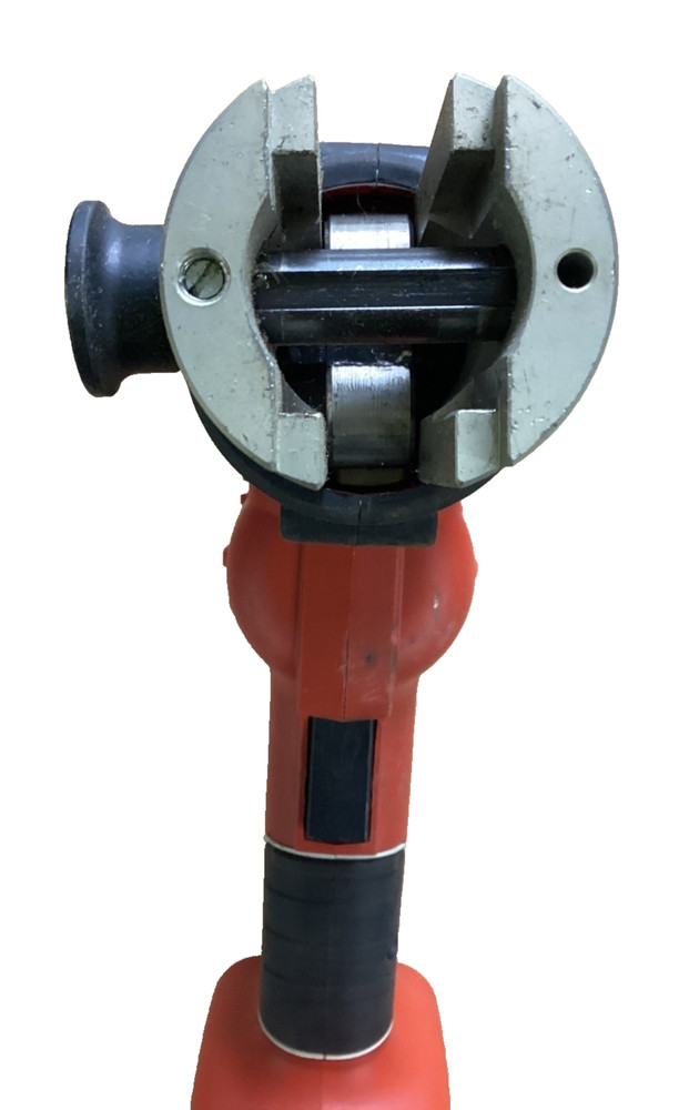 Ridgid RP 210 Press Tool Kit 4 PEX Jaws USED