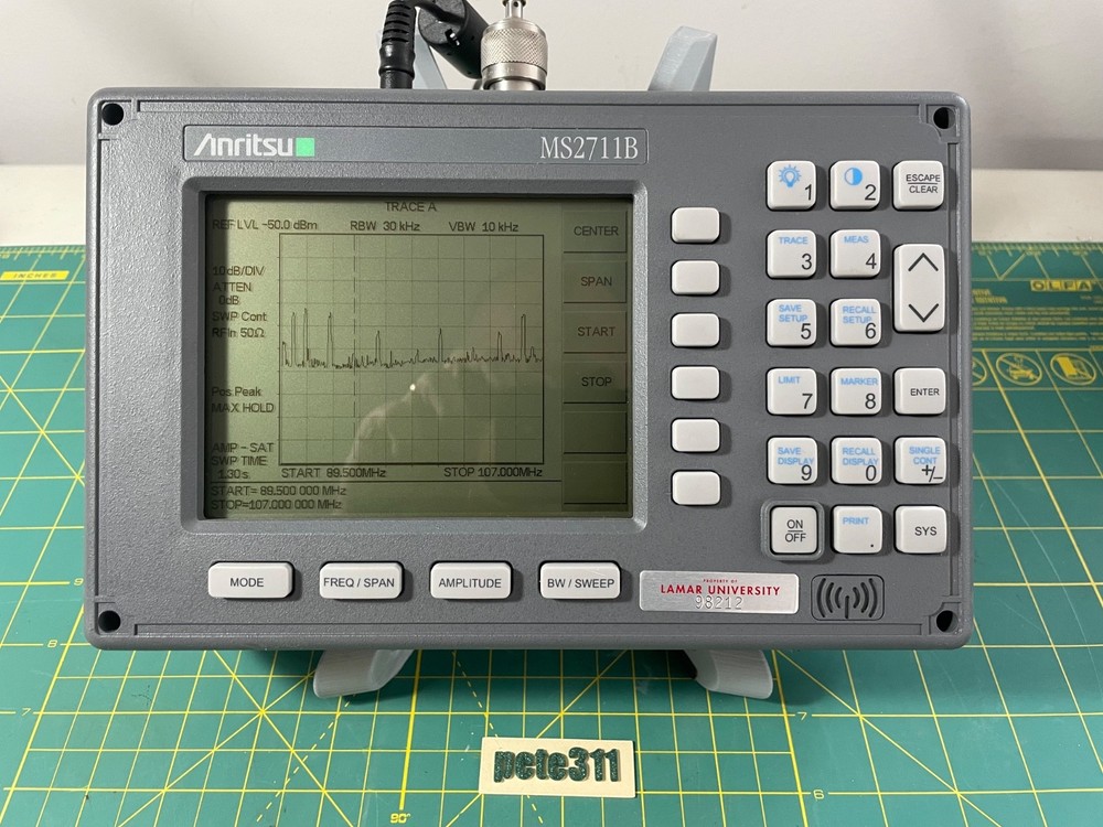 Anritsu Hand Held Spectrum Analyzer MS2711B w/ Case