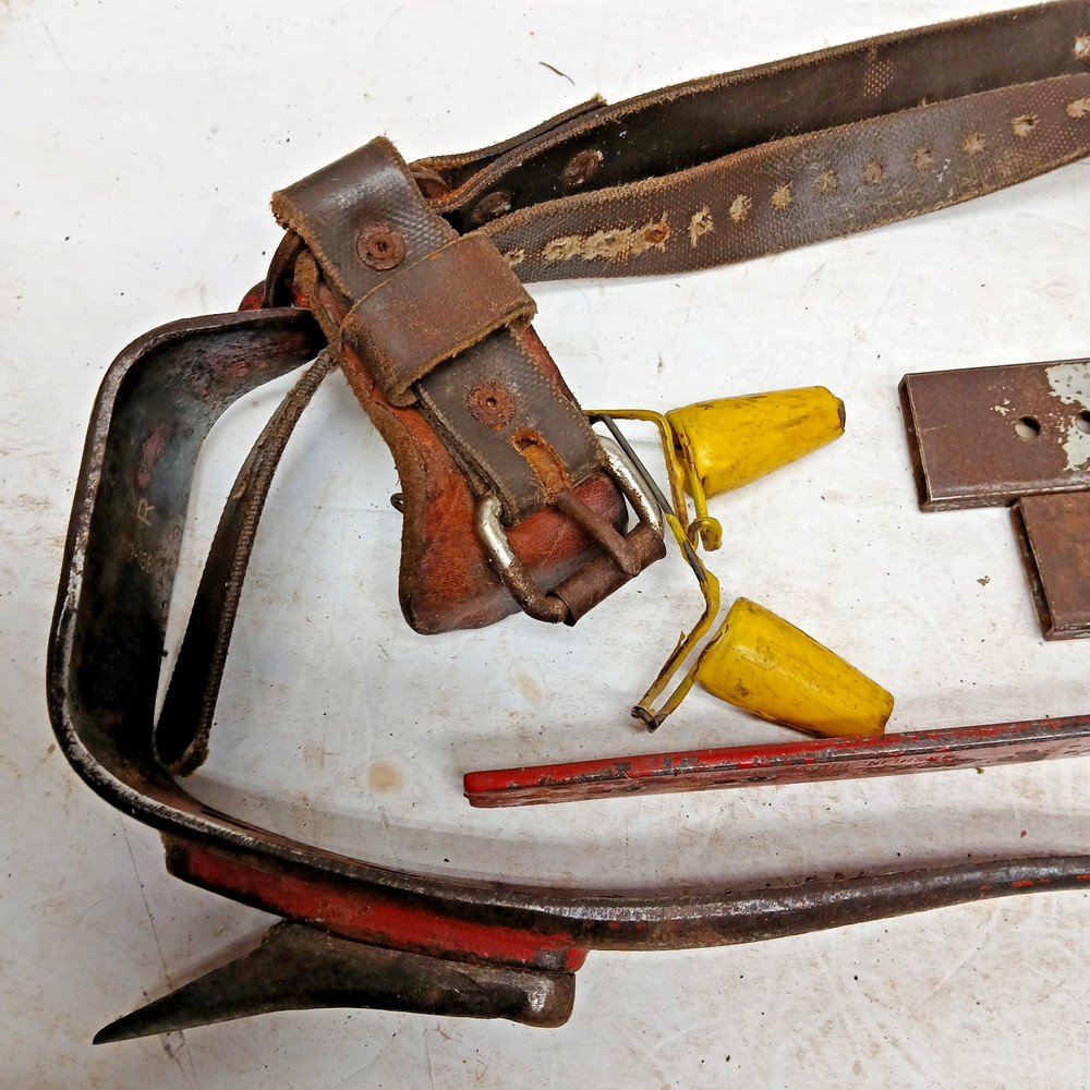 BASHLIN,CLIMBERS, MODEL BD-16B, POLE GAFFS, CLIMBERS HAVE REPLACEABLE GAFFS (1)