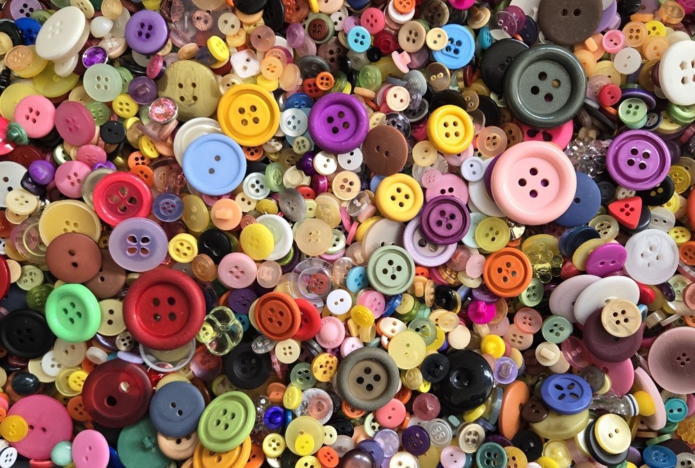 200 New Buttons Assorted Mixed Color and Sizes