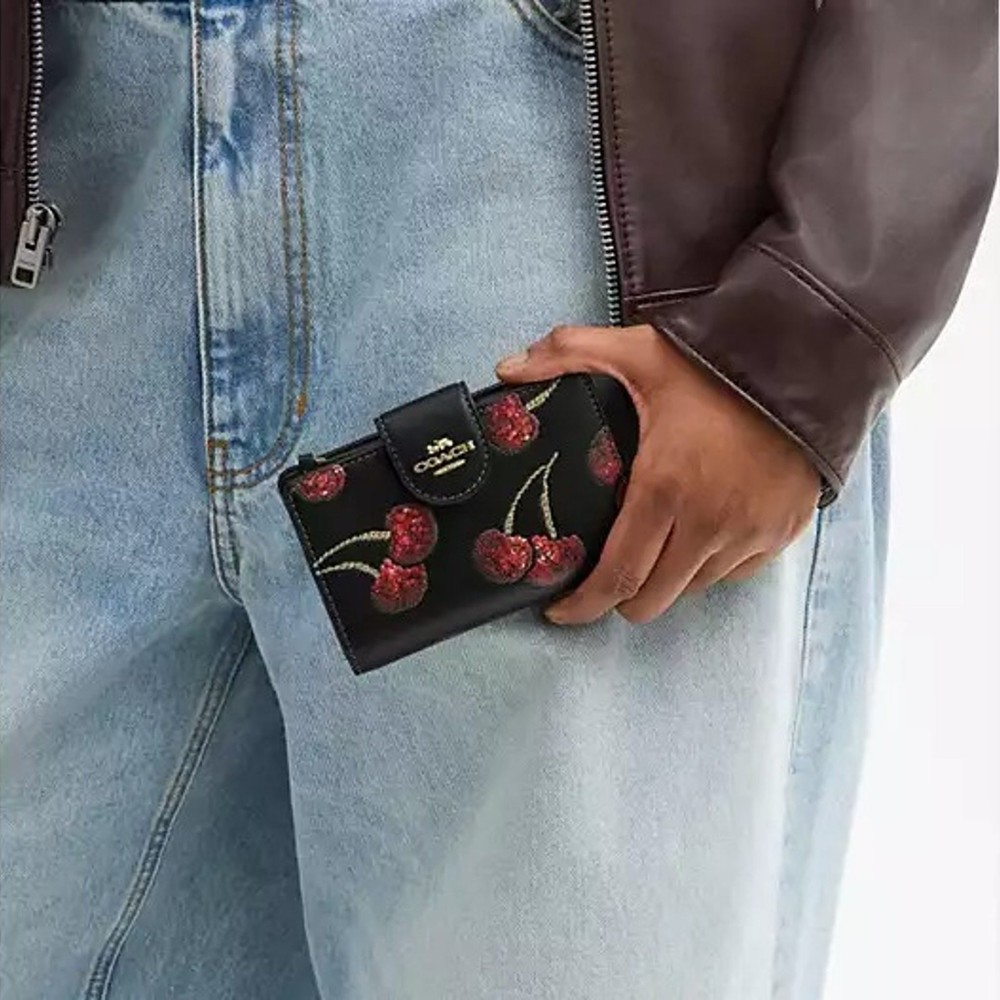 NWT ❤️ Coach Medium Corner Zip Wallet With Cherry Print