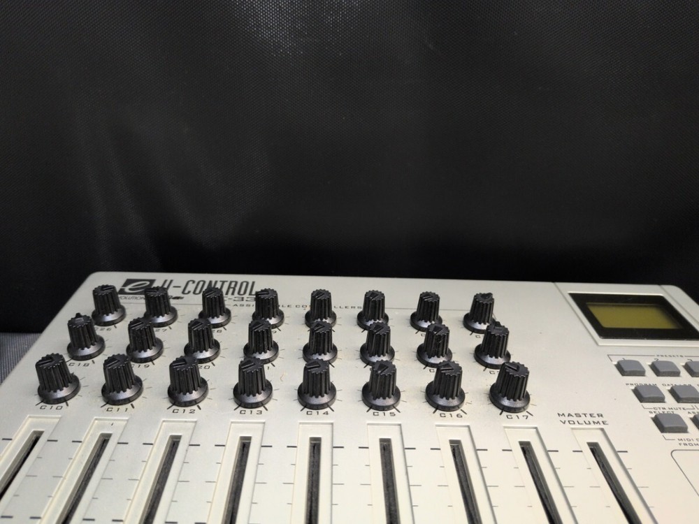 M-Audio UC-33e Evolution MIDI Controller White Free Shipping good condition