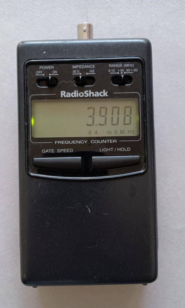 Radio Shack LCD RF Frequency Counter 22-306 (Powers up - Untested)