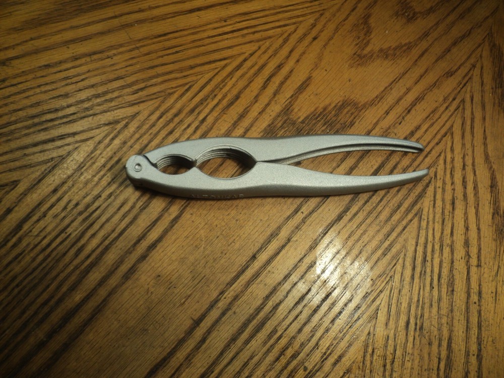 Altonkar Aluminum Nut Cracker Kitchen Tool 7-1/16" Long