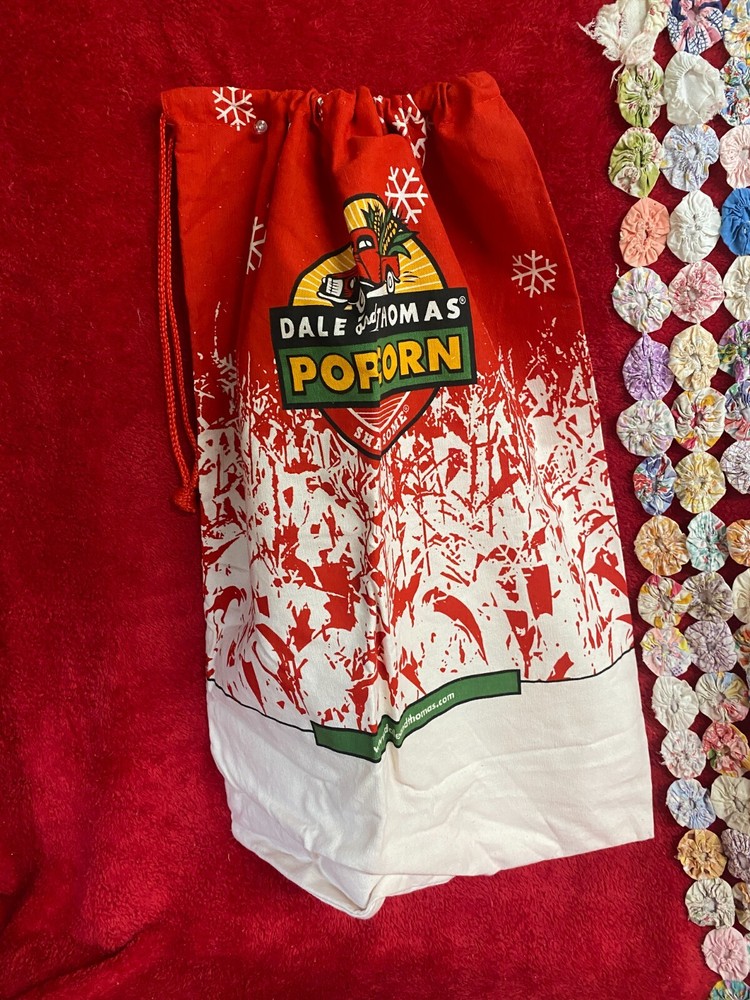 Drawstring Dave & Thomas Popcorn Cotton Bag Snowflake on Red Background