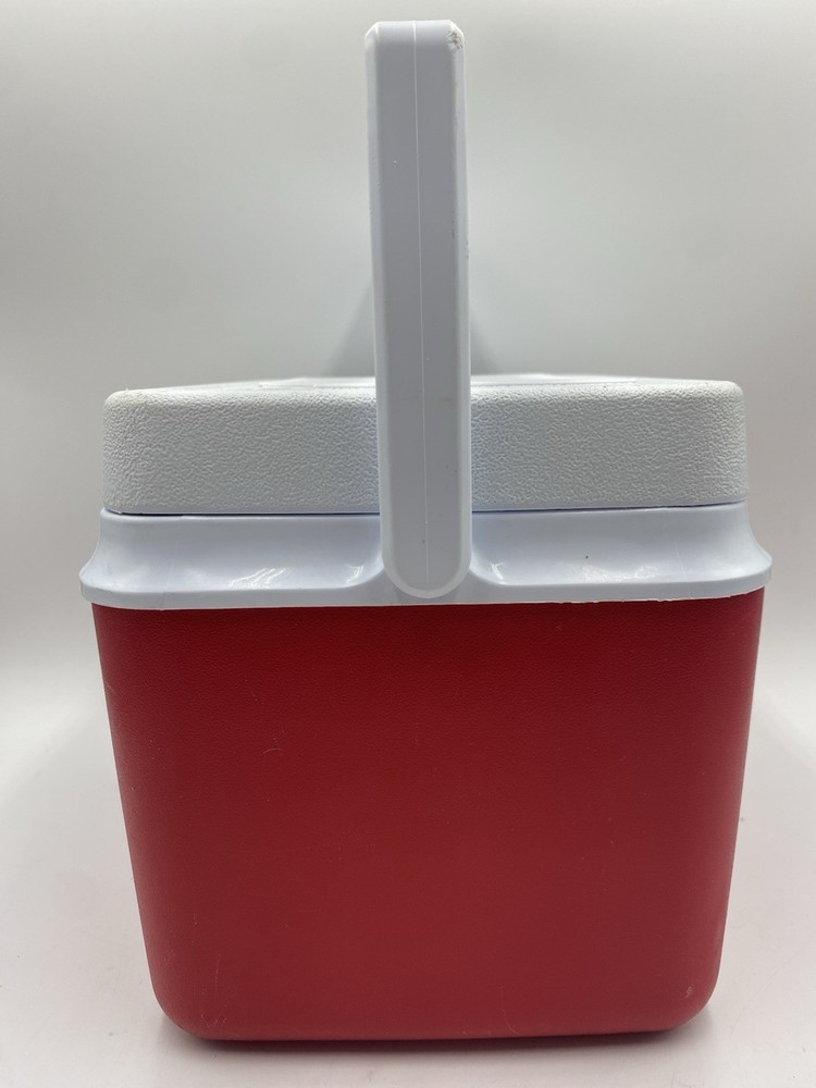 Rubbermade 5 Qrt Personal Size Red & White Handled Cooler Model 2905