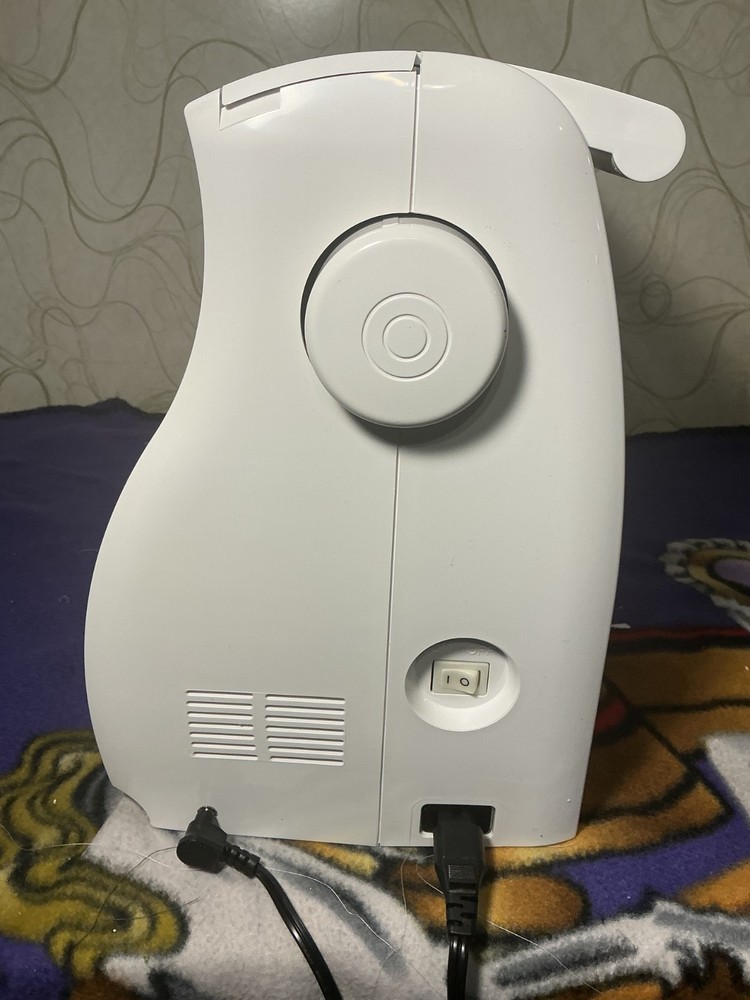 SINGER Quantum Stylist 9960 Computerized Sewing Quilting Machine (White)