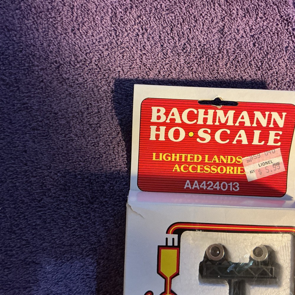 Bachmann HO Scale AA424013 Lighted Landscape Accessories NOS