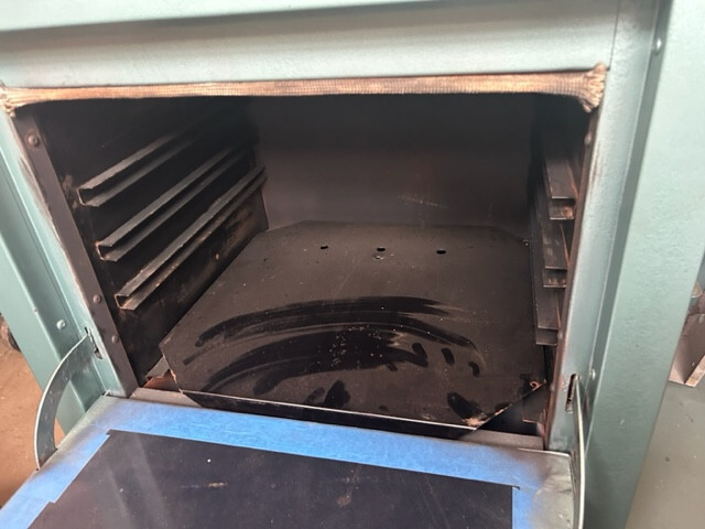 Peerless 40"by23" range 4 burner, Griddle, oven and broiler