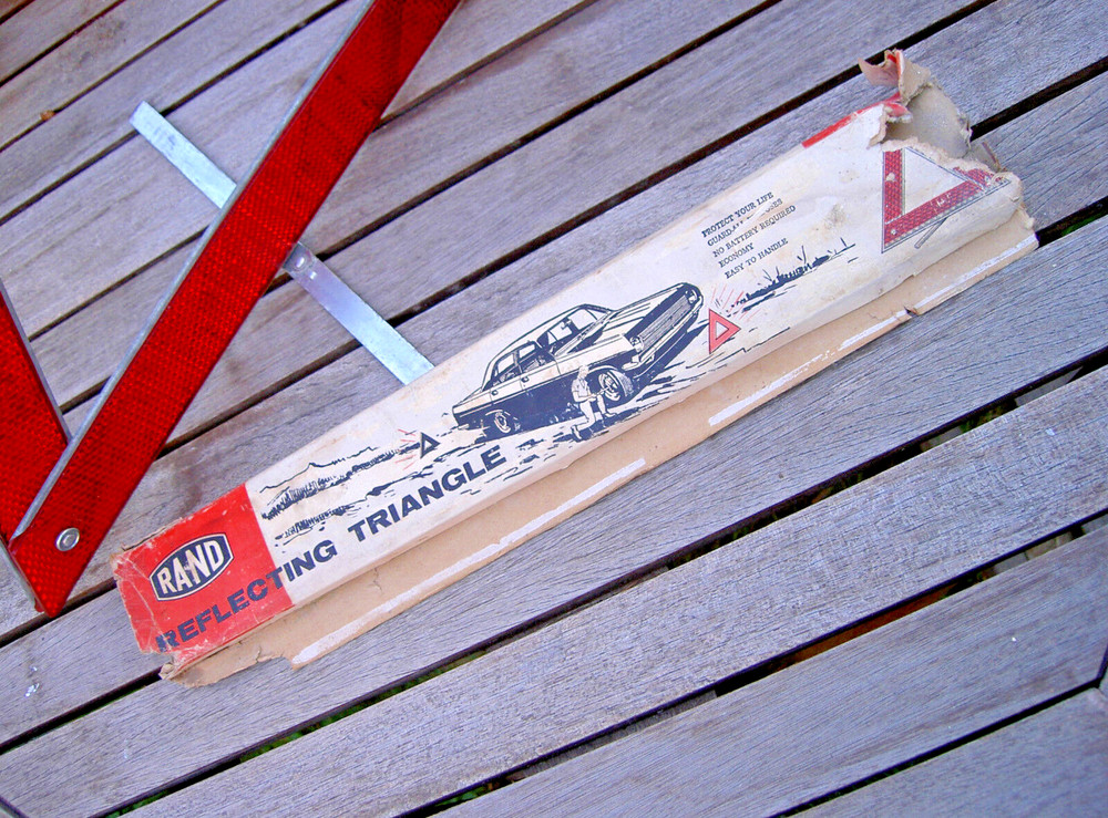RAND VINTAGE REFLECTING TRIANGLE REFLECTOR EMERGENCY ROADSIDE REFLECTOR