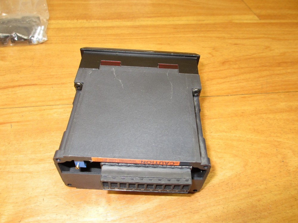 Red Lion Controls APLVA400 *NEW* Volt Meter Digital Panel Meter