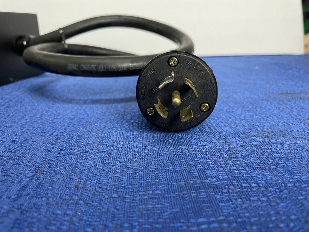 APC AP7610 Metered Power Distribution Unit - Excellent Condition