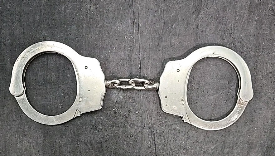 Vintage Handcuffs No Key (Stk77@14)