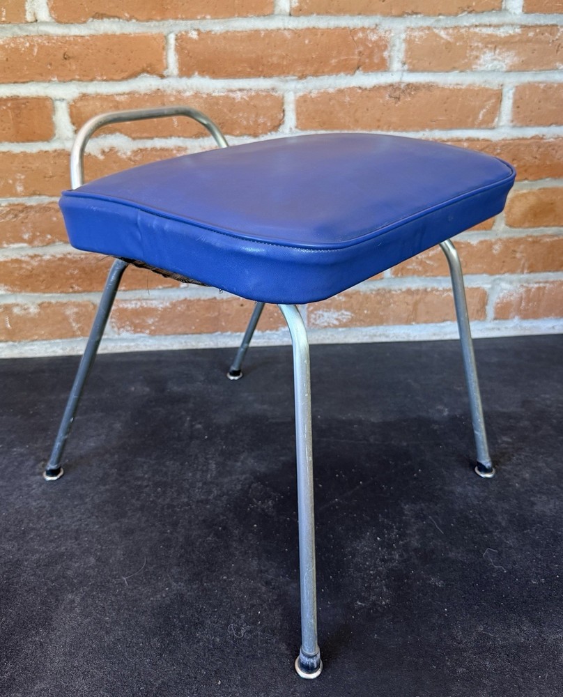 George Nelson Vanity Stool Model 4672 for Herman Miller