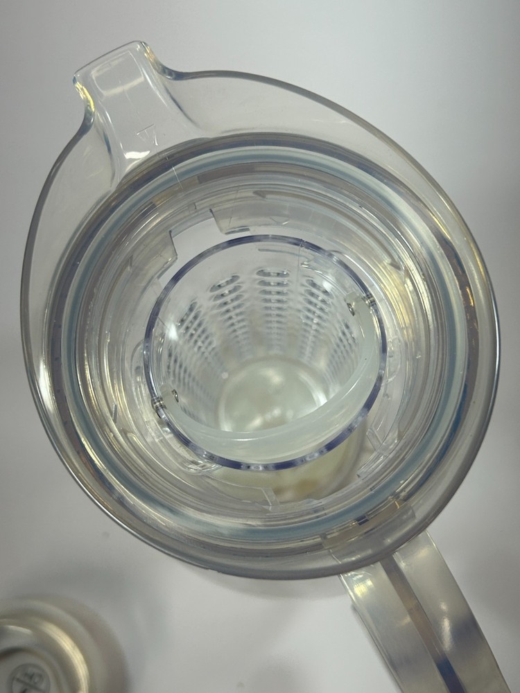 Water Infuser Pitcher- Fruit/Veg. Infusing Water Pitcher With built in ice pack
