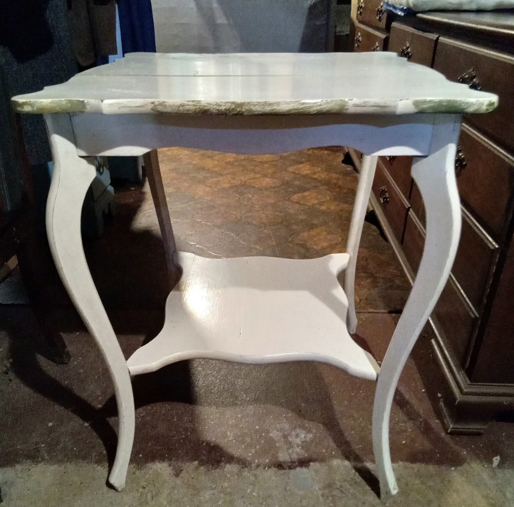 ☆ Antique Wood Parlor Table ▪︎ ☆ Solid & Sturdy ▪︎ ☆ All Original Condition ☆