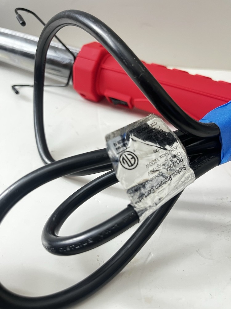 Utilitech 500-Lumen LED Plug-in Portable Work 💡