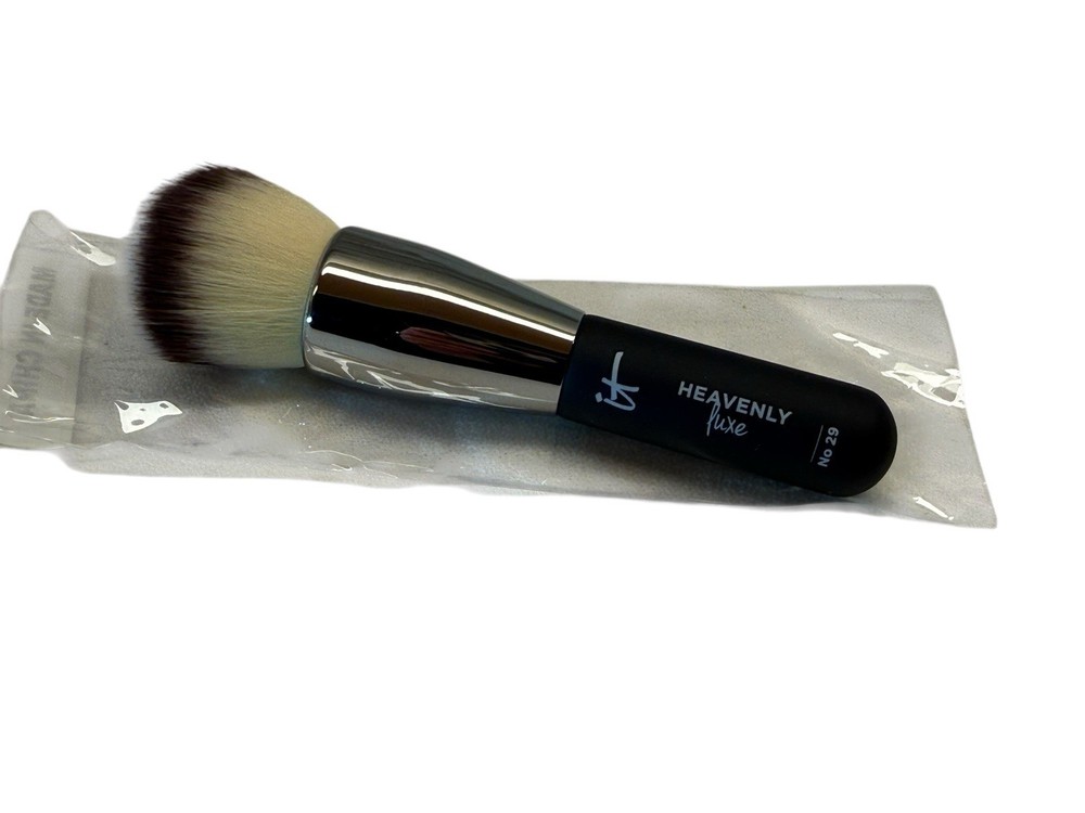 it Cosmetics Heavenly Luxe Solid Serum Foundation Brush No. 29