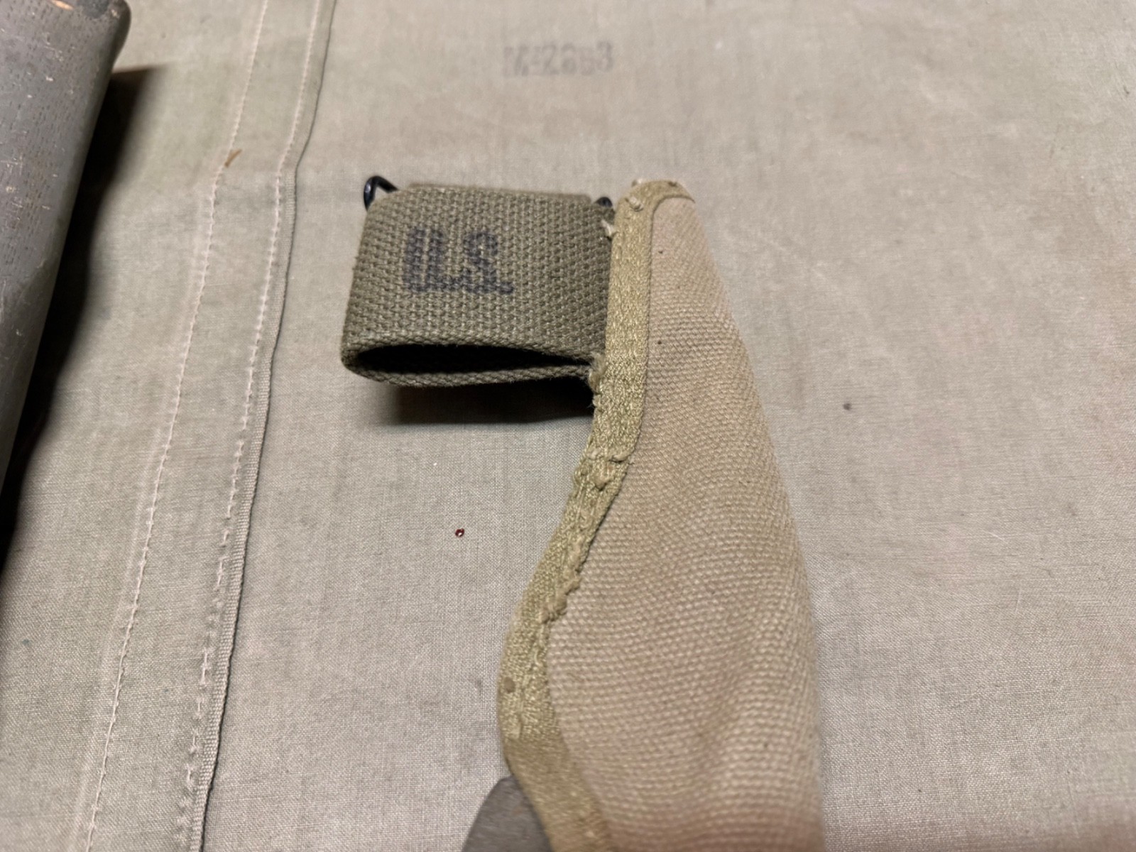 ORIGINAL WWII US ARMY M1942 PICK AXE MATTOCK & CARRIER- "US" stamped