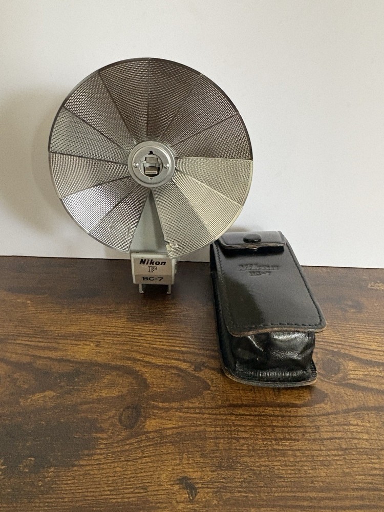 Nikon F Camera Flash Unit Model BC-7 in Original Case Untested