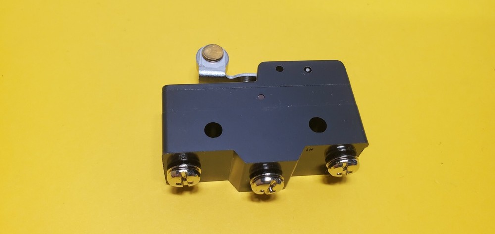 LOT 20 Omron 15A Z-15GW22S-B Basic Switch With Short Hinge Roller Lever
