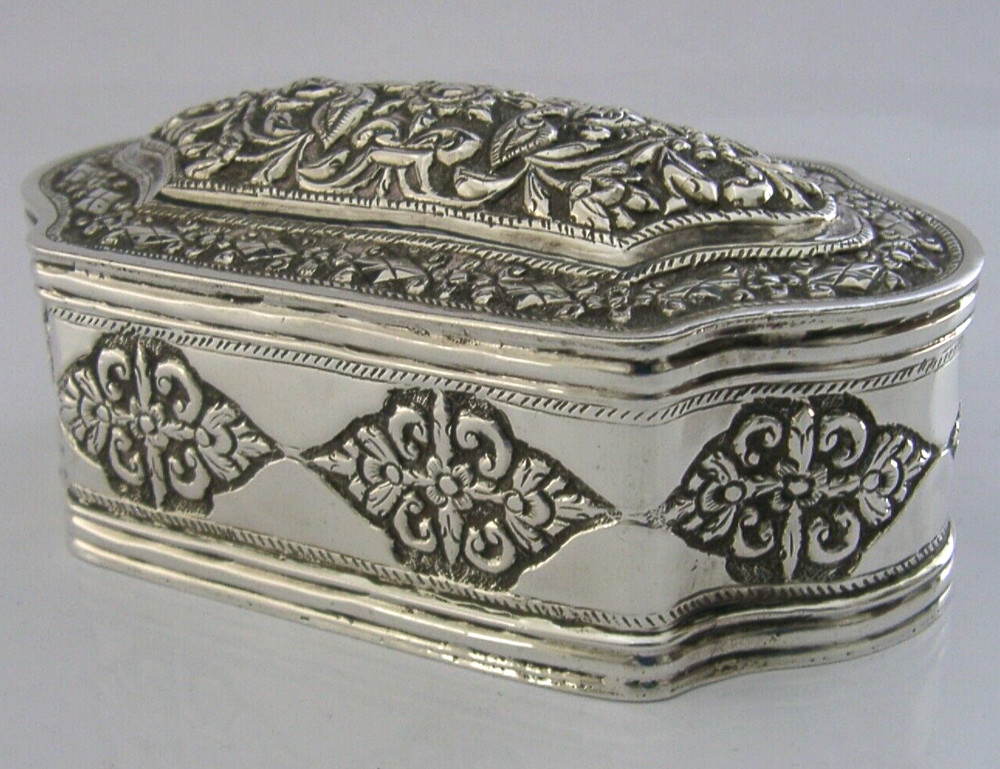 GOOD SIZE 132g INDIAN CEYLON SOLID SILVER TABLE BOX c1900 ANTIQUE