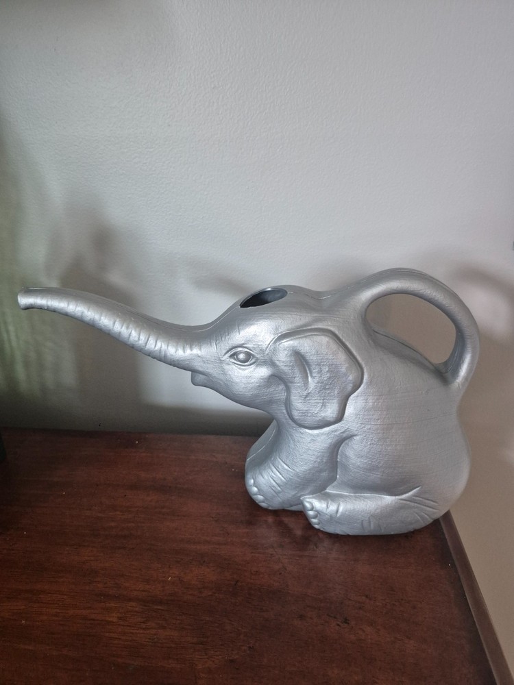 Vintage 1996 2 Qt elephant watering can