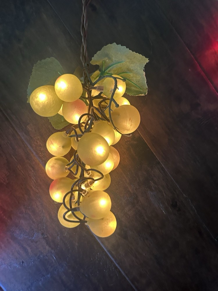 Vintage Plastic Rubber Grape String Lights Working 25’ Long 6 Clusters Red/green