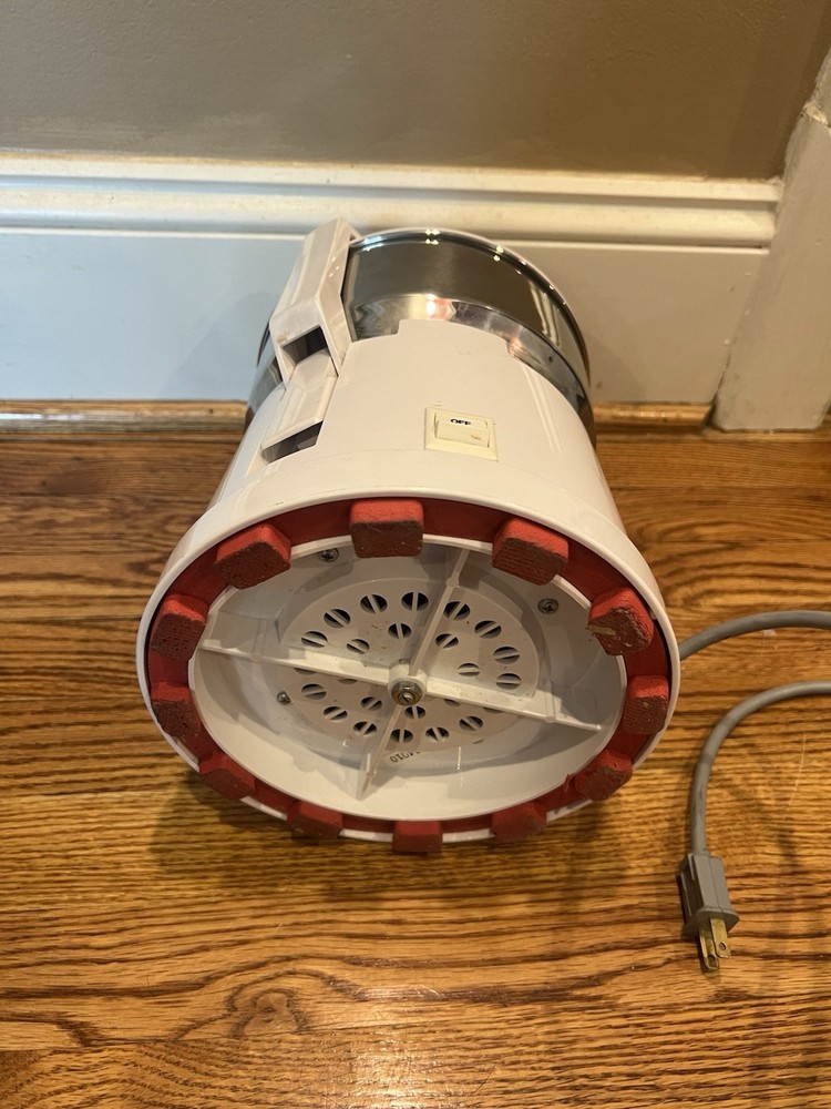 Omega Fruit Vegetable Juicer Extractor Model 1000