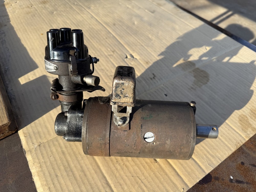 Indian '38-'42 'Four' Generator/Distributor Assembly 6v (#0136)