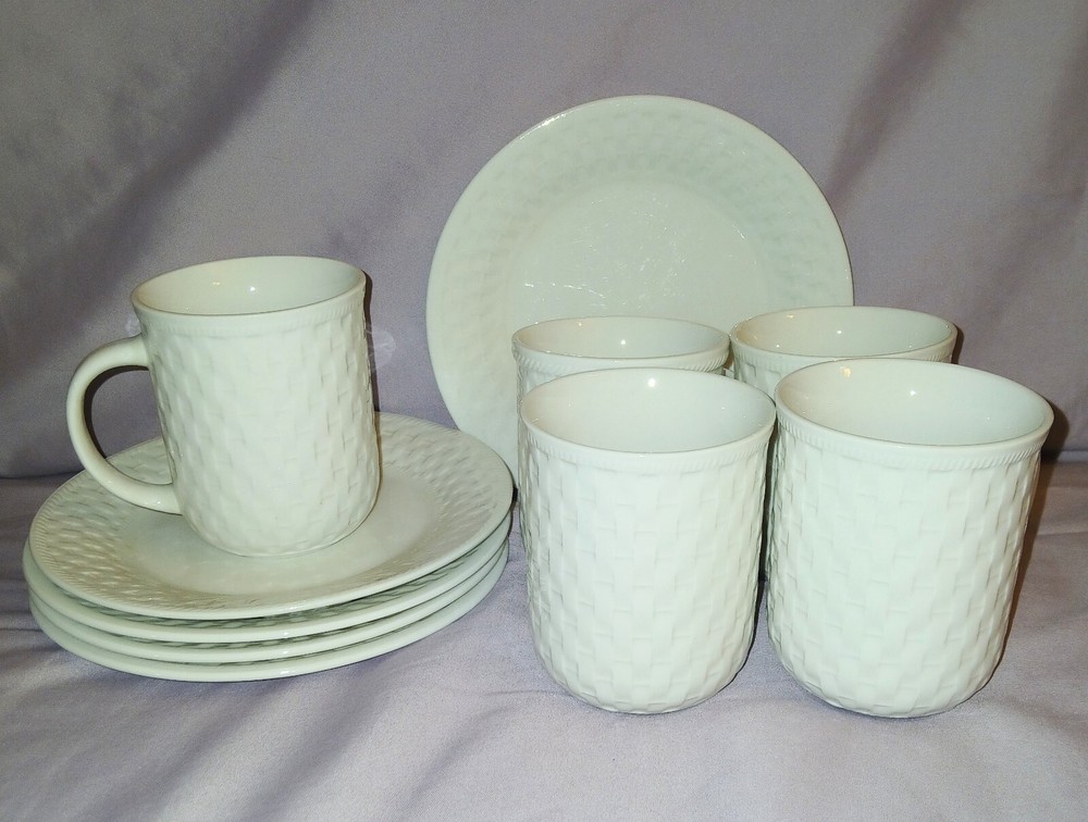 "Weave" By Onieda Five 2 Piece Place Settings Cups W / 7' Plates