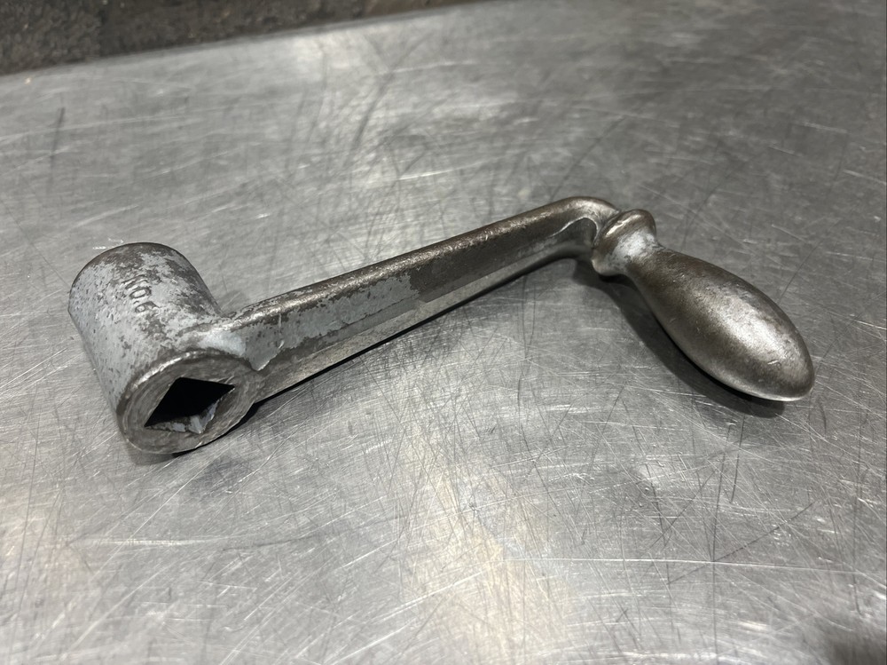 Vintage Williams No 6 cast iron milling machine handle