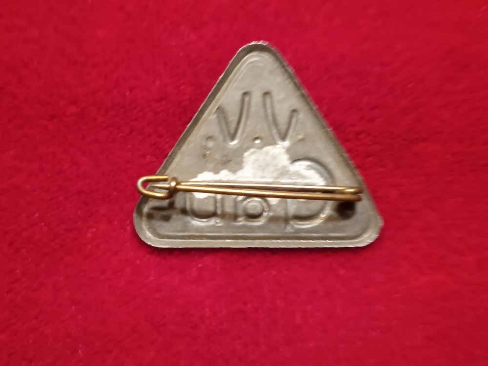 Original WW2 German triangle shaped Tinnie marked V.V. GAU