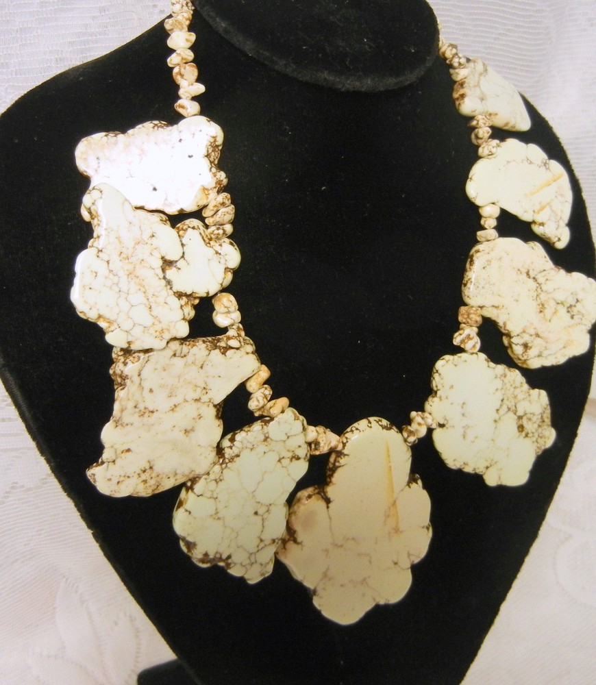 White Stone Nugets Cunky RUNWAY NECKLACE
