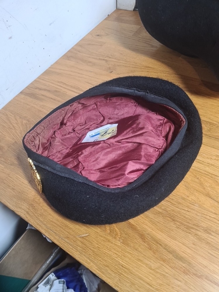 Kuwait Army Beret & Badge Size 54