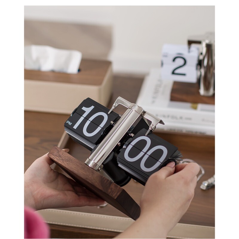 Automatic page turning clock desktop ornament retro mechanical pendulum creative