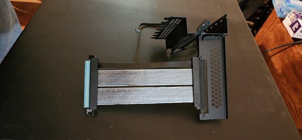 CableMod Gen4 Vertical GPU Bracket, 220mm Flat Line PCI-E Gen4 x16 and Riser