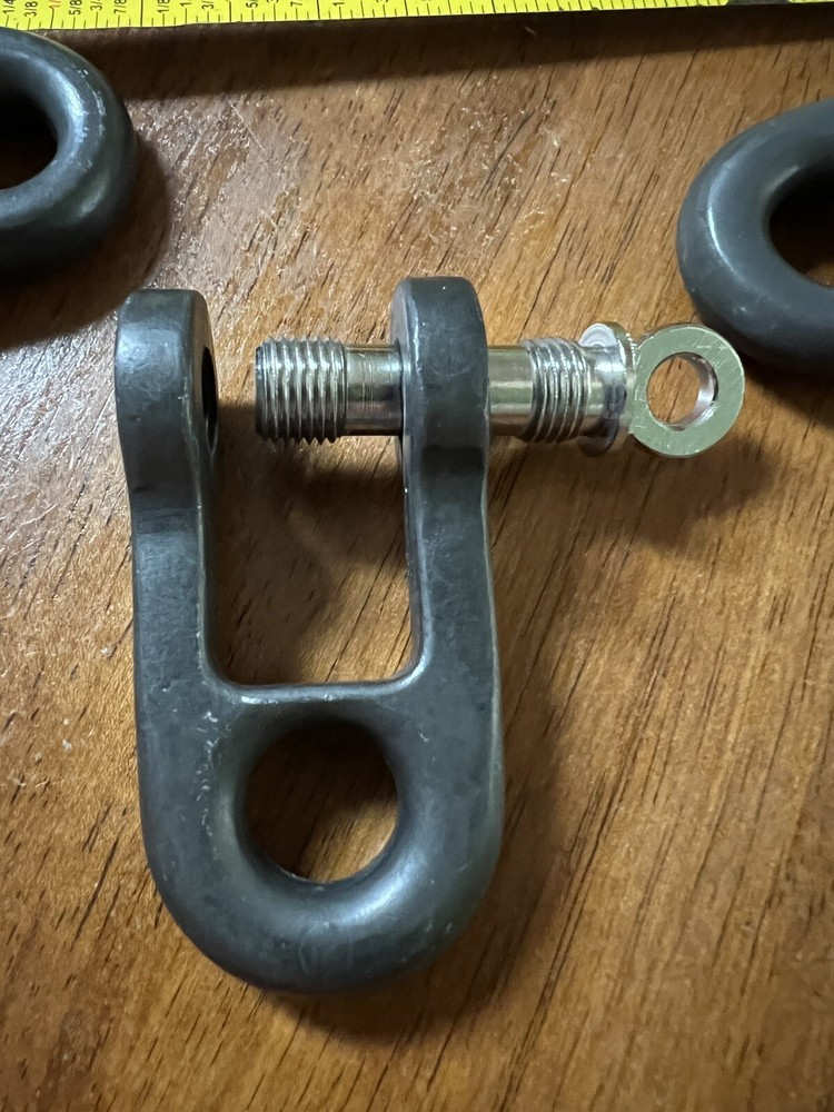 Headboard Shackles rigging