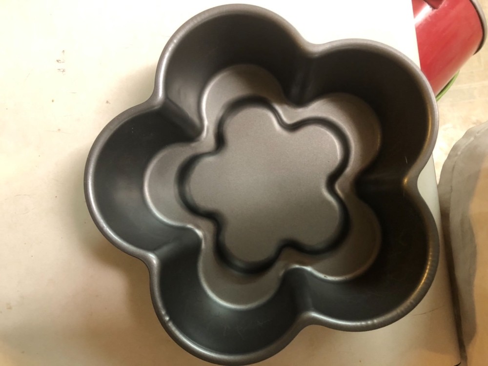 Chicago Metallic Fancy Fill Cake Pan