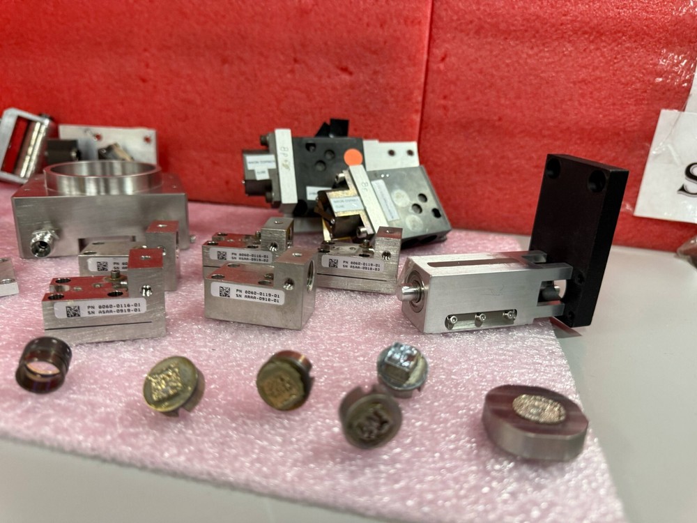 ASSORTED LOT NIKON INTERFEROMETER FLUORESCENCE FILTER CUBE NSR ASSEMBLY