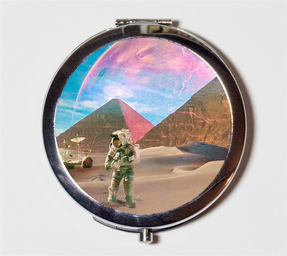 Trippy Astronaut Pyramids Compact Mirror Make Up Pocket Mirror Cosmetic