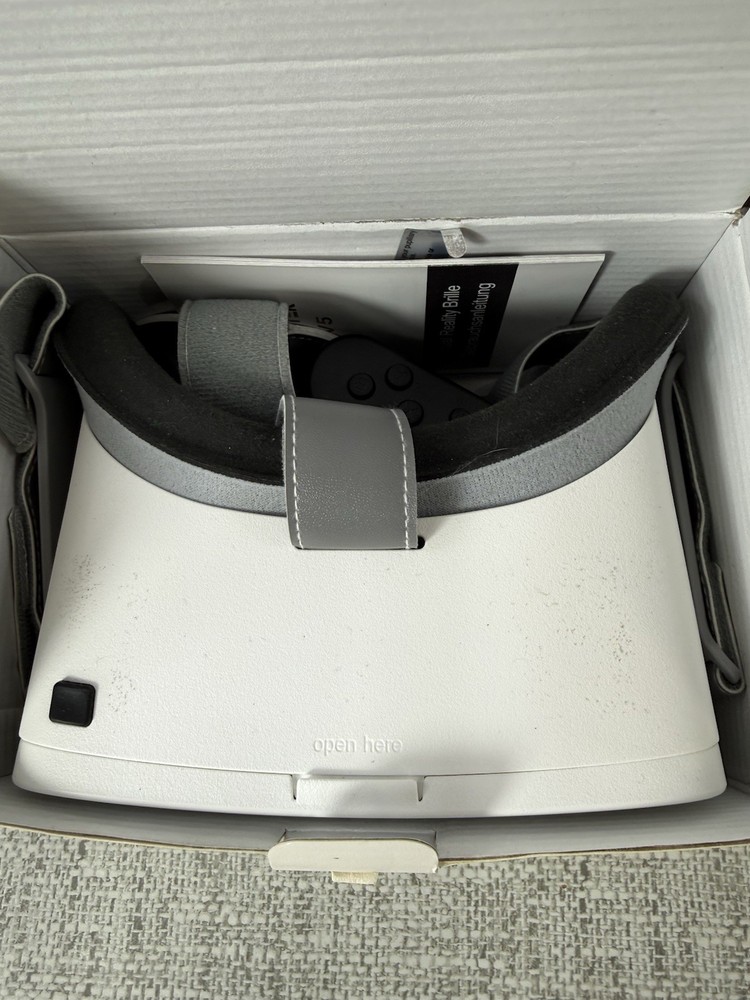 DESTEK V5 VR Headset for Virtual Reality With Controller Orig Paperwork Untested