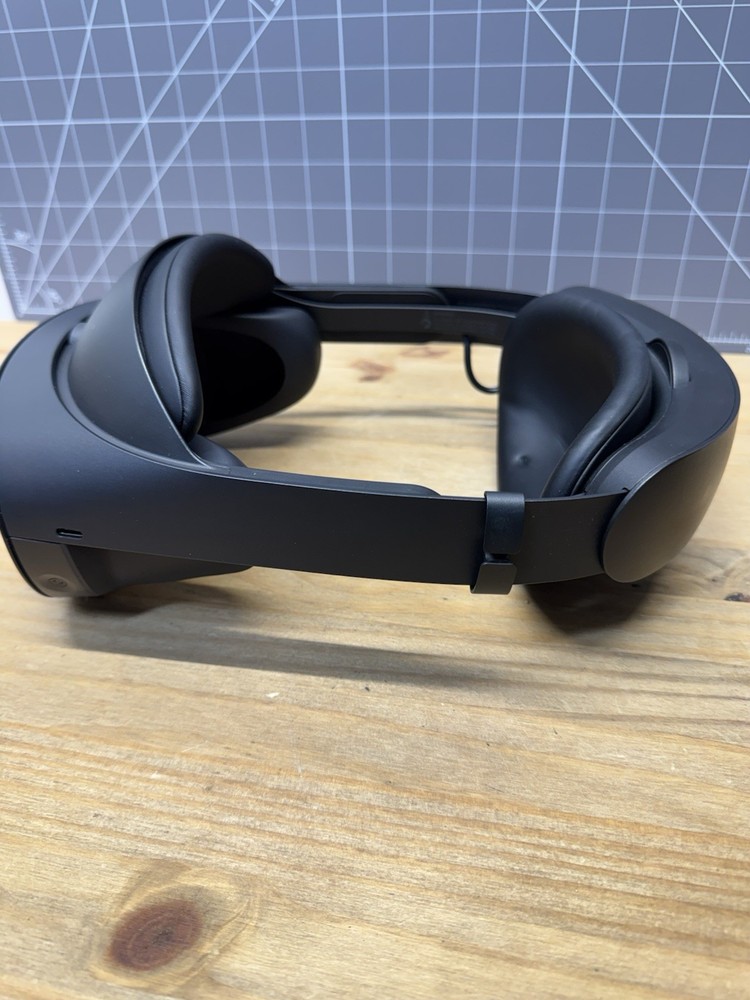 USED Meta Quest Pro VR 256GB Headset Only +Charging Dock (No Controllers) TESTED