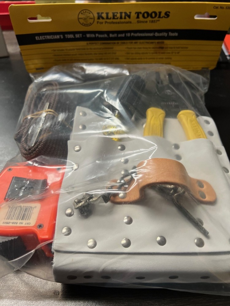 KLEIN TOOLS ELECTRICIAN'S TOOL SET - Model 5300- Pouch/Belt/10 Tools - NEW