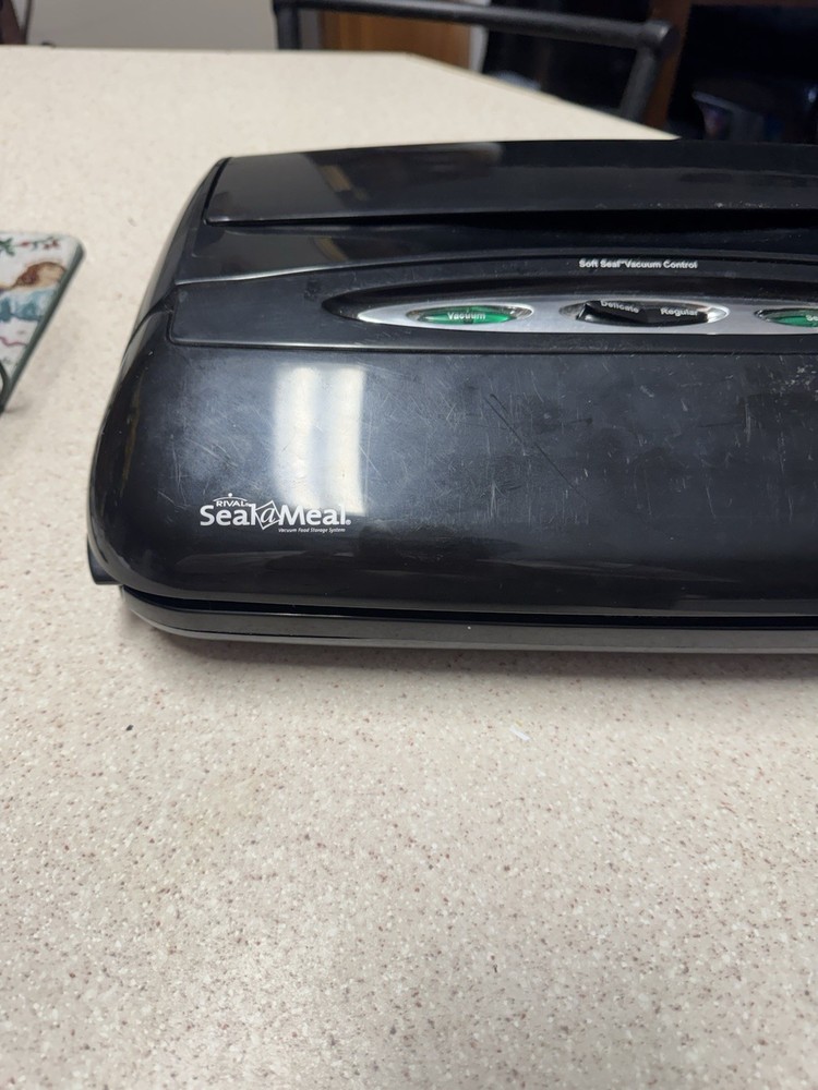 Rival Model VS120 Food Vacuum Sealer – Black- Working-