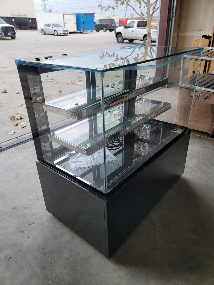 Multilevel refrigerated display case. Dessert, pastry, bakery display.