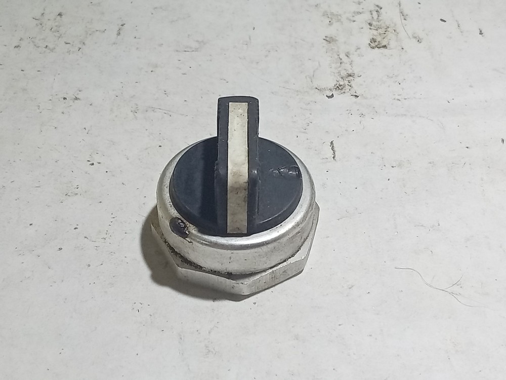 LOT OF 32 GENERIC SELECTOR SWITCH KNOBS (N1C1)