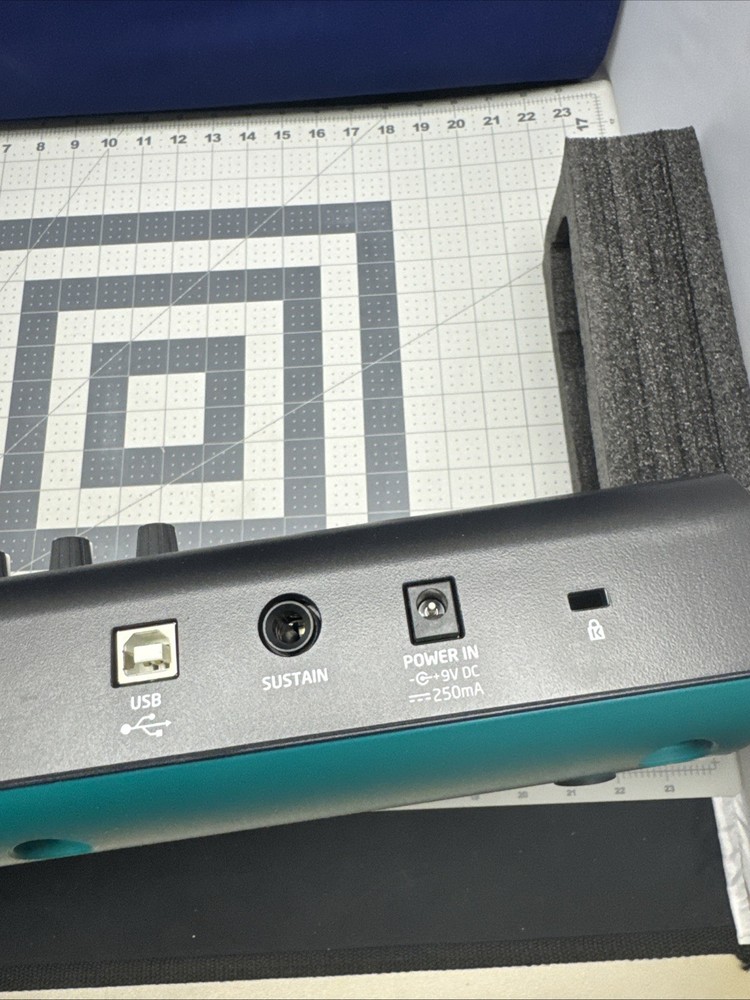 Novation Launchkey Mk2 25 Key USB Keyboard Controller