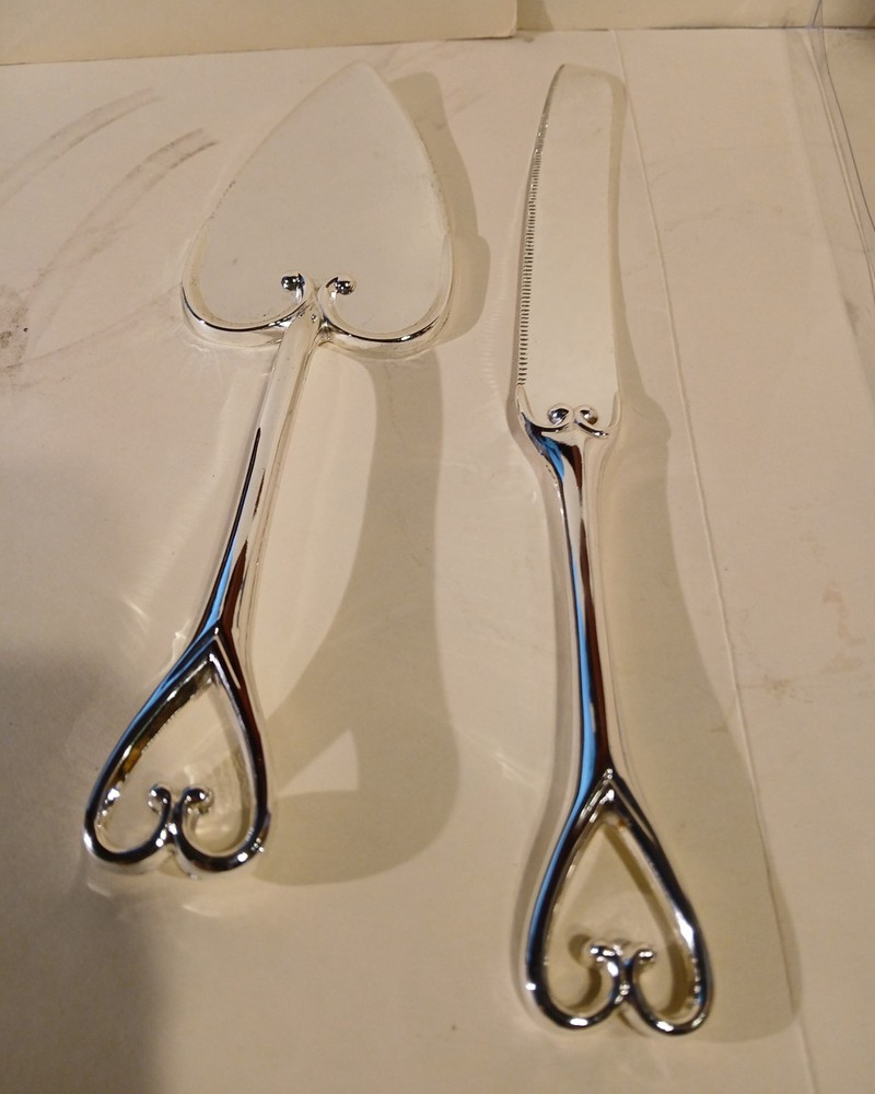 WEDDING CAKE KNIFE SERVING SET,STUDIO/His & Hers Silver Heart Cake Knife/Server